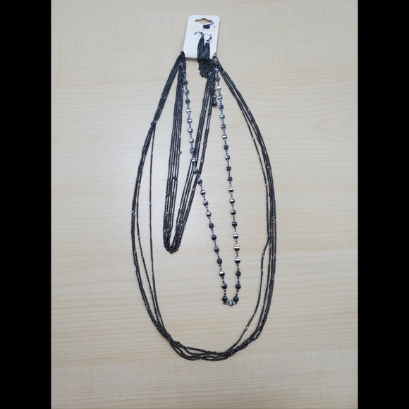 📿 Dark Grey Necklace with Matching Earrings 🖤 - Picture 3 of 3
